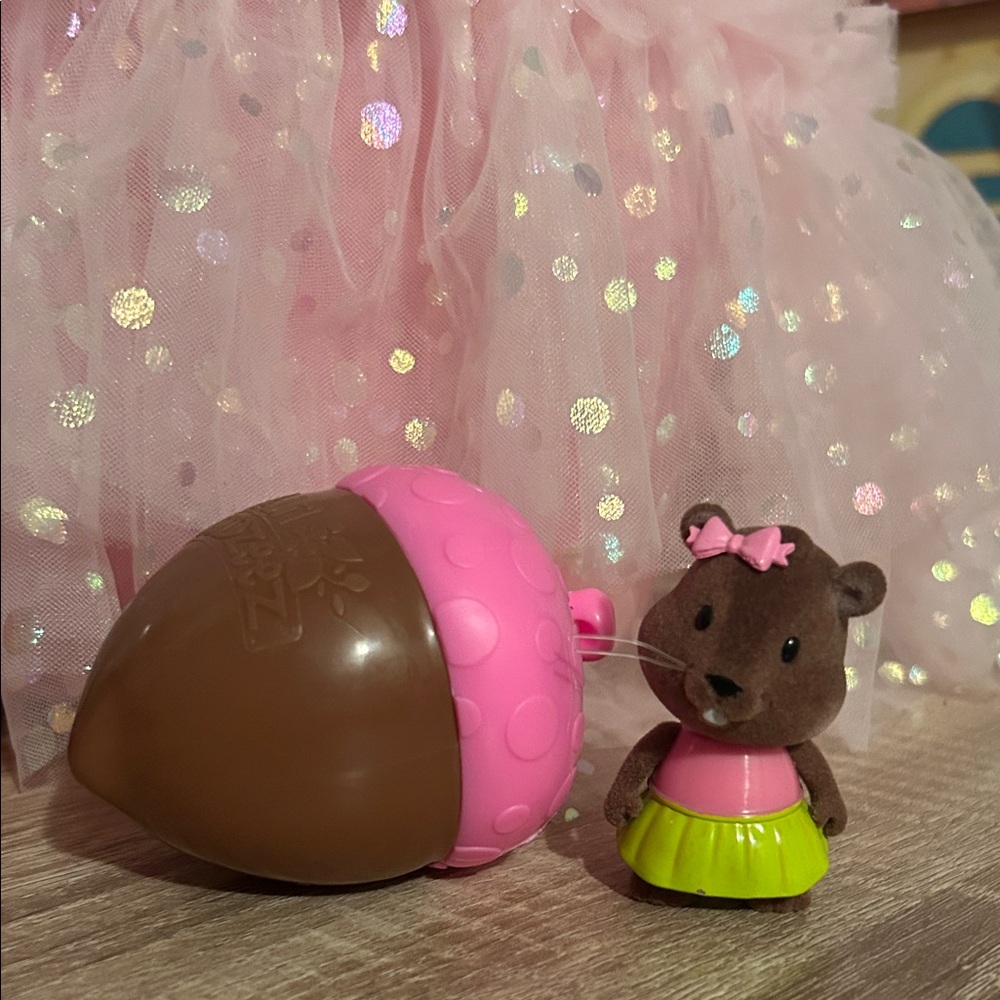 Li’l Woodzeez Brown and Pink Acorn Toy with Bear Figure